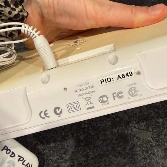 Logitech mm50 Portable Speakers for iPod (iPod not included) - Picture 6 of 10